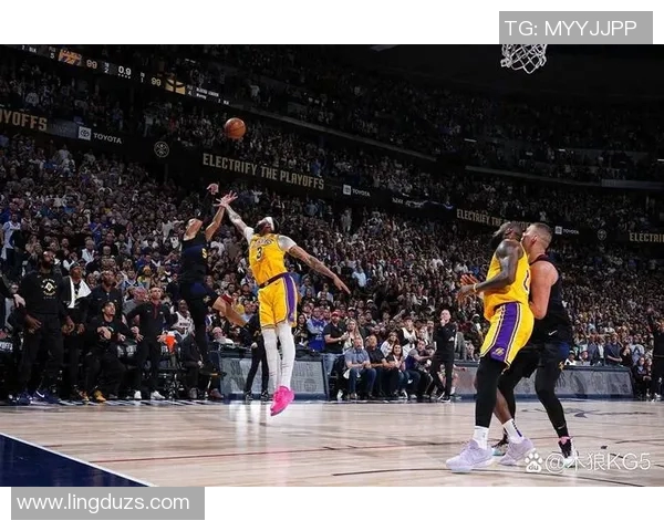 季后赛激战正酣各队拼劲力全开谁能最终登顶称霸赛季